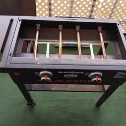 Blackstone Original Outdoor Griddle, 2-Burner Just Needs A Clean Before Using It ! Or I Can Have It Clean For U 