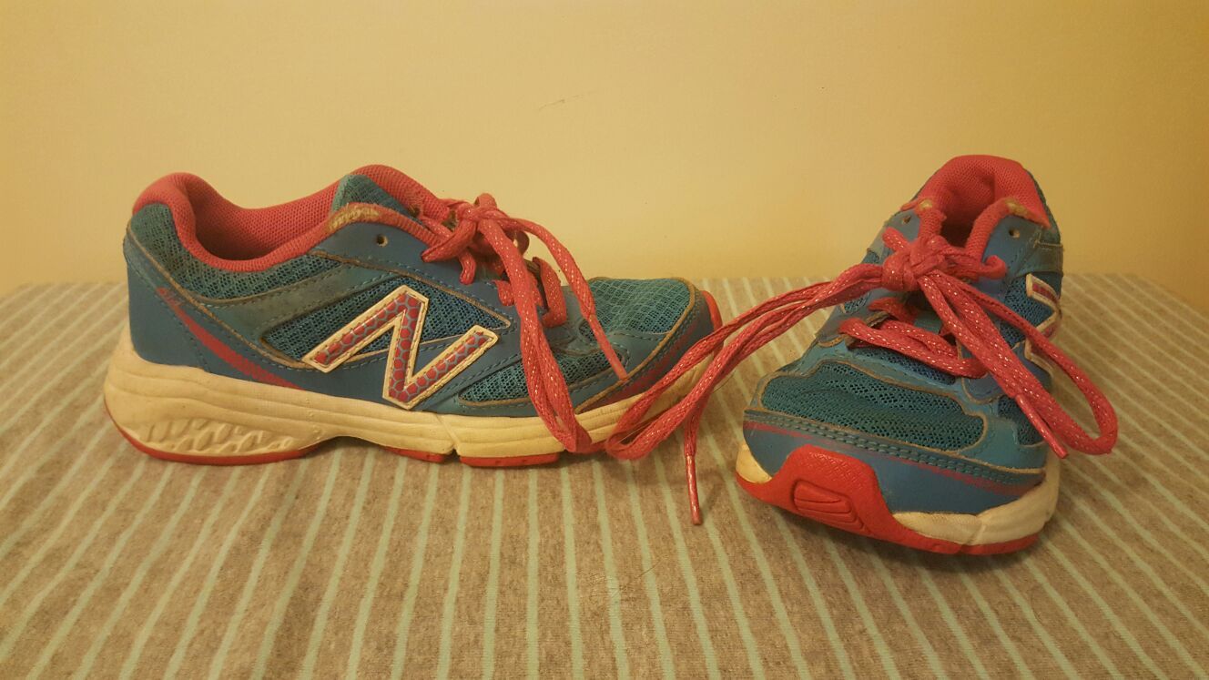Girls sneakers