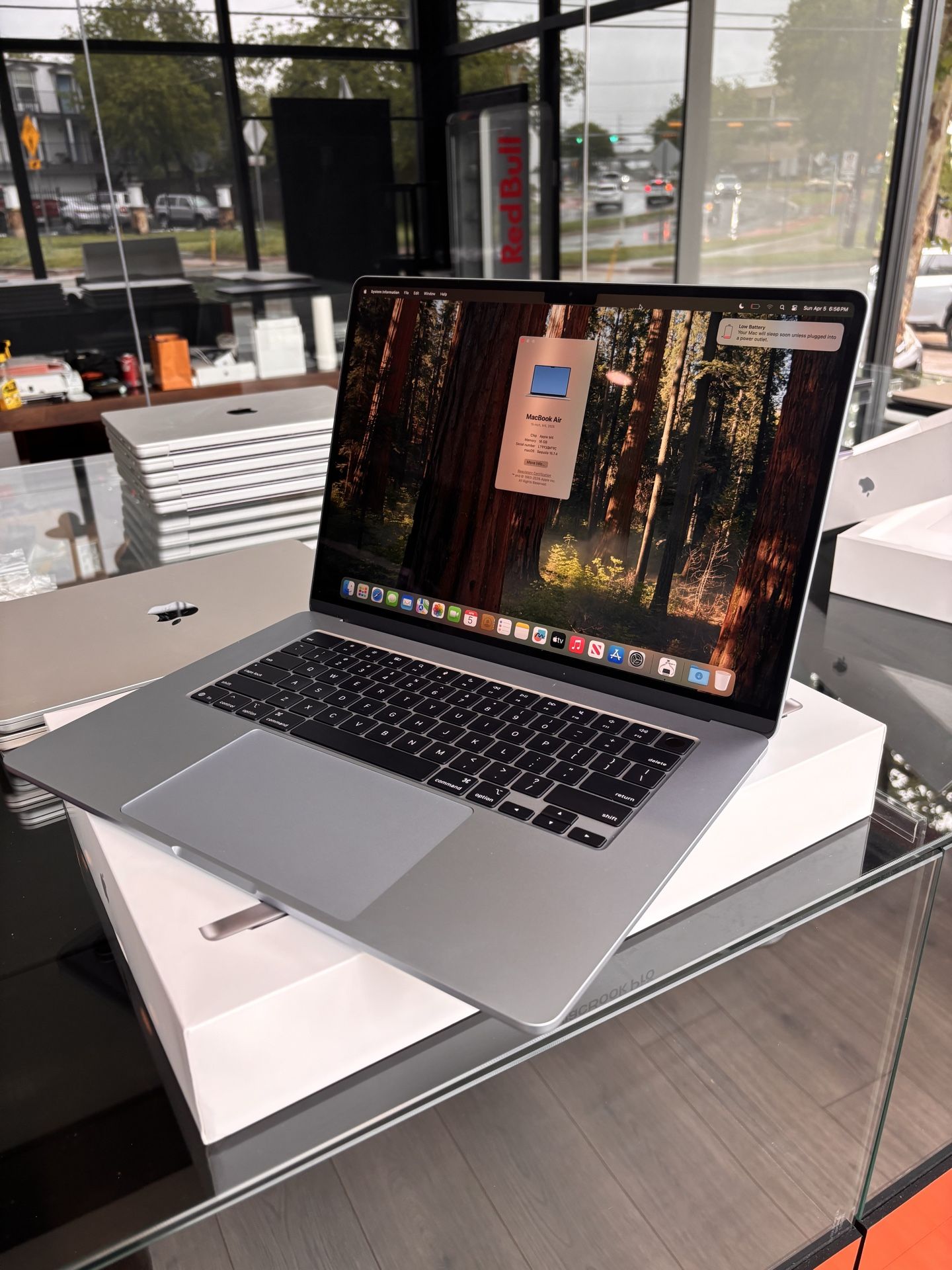 Apple 15” MacBook Air M4 Chip 1TB SSD! 100% Battery! 90 day warranty! We offer financing!