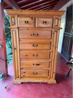 Dresser