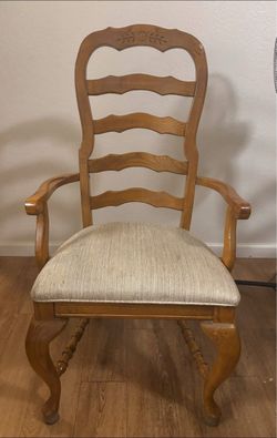 Dining table and 8 chairs