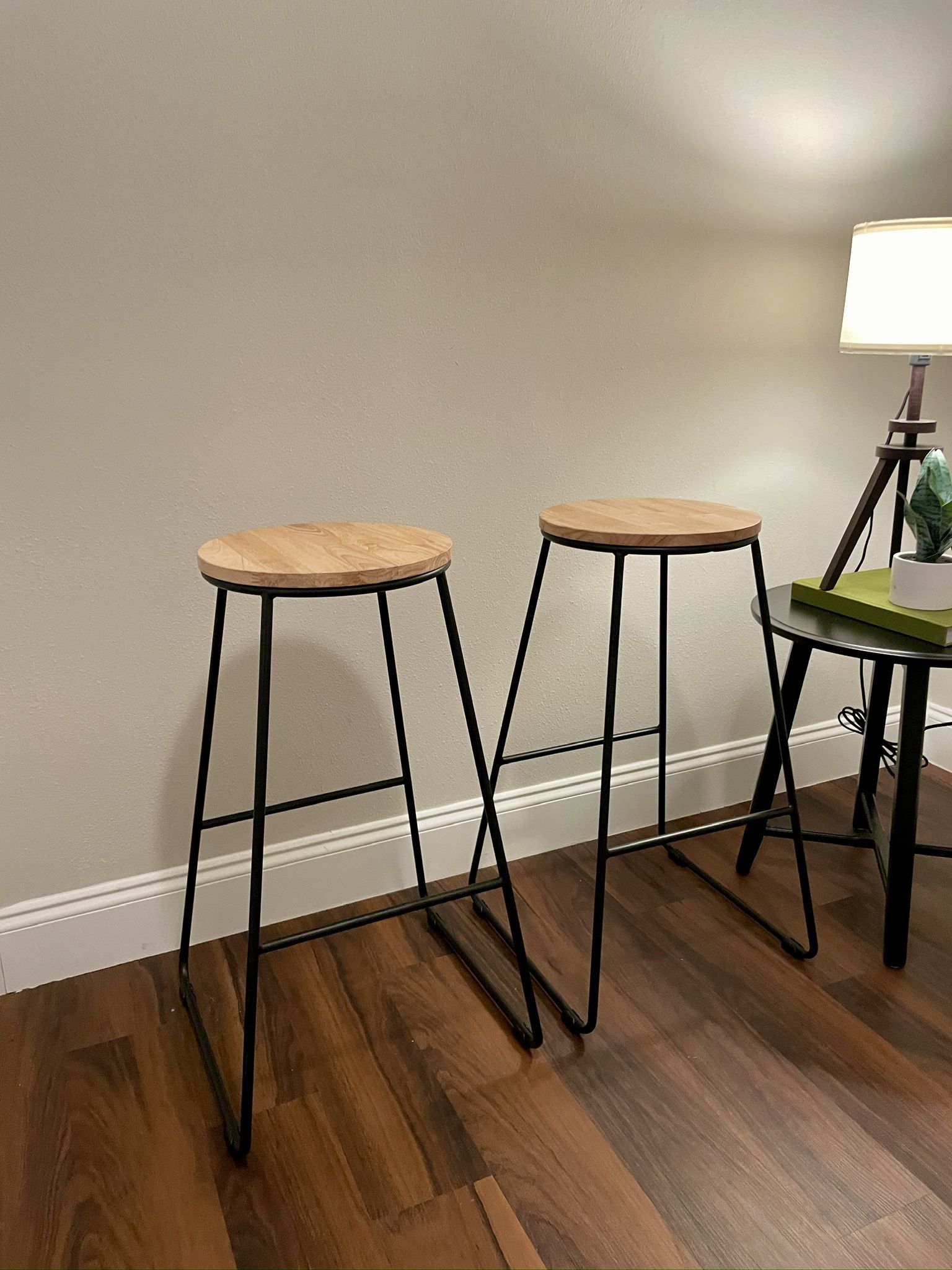 2 Matching Bar Stools [FREE Delivery🚚]
