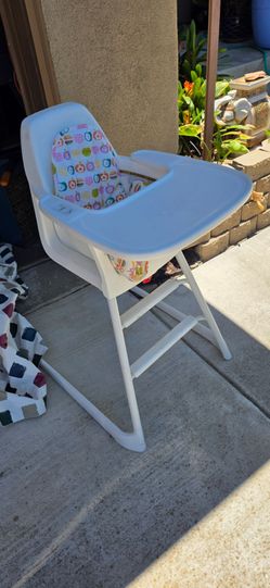 White light weight high chair