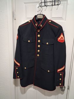 48 R Sergeant US Marines dress blue uniform Jacket blouse  LCpl  E-3 Marine  USMC.   Good condition.
