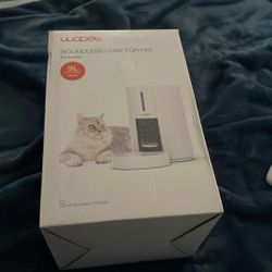 Automatic pet feeder