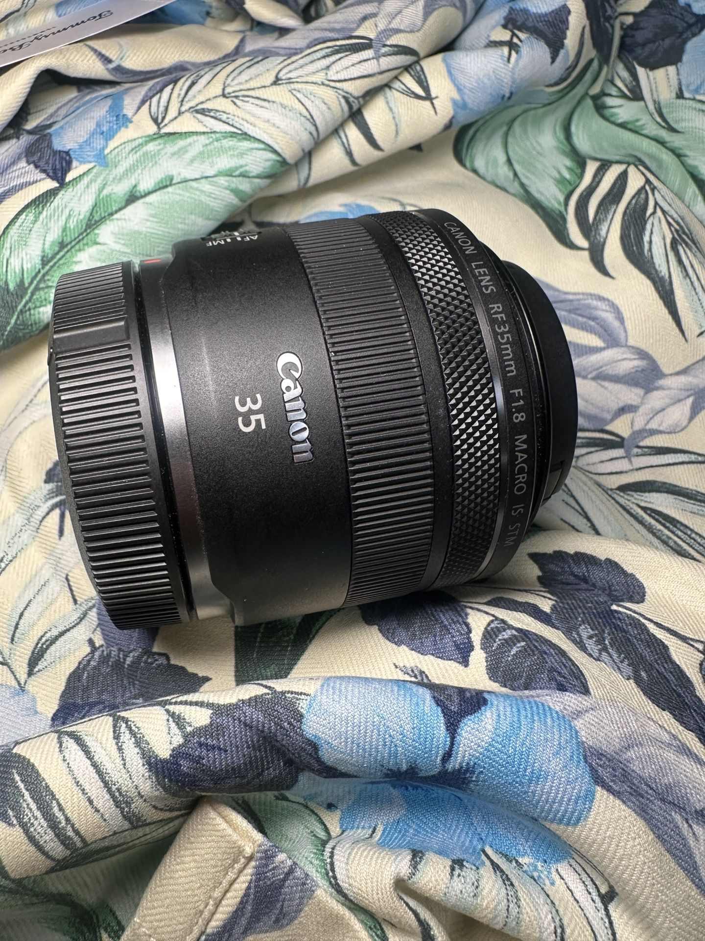 π Canon RF35mm F1.8 Macro IS STM Macro Lens for EOS R-Series Cameras
