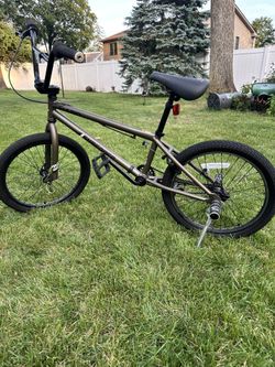 Vintage Haro Shredder BMX Bike 20x2.25 W/ Pegs, LED Lights, Kickstand, And Hidden GPS Tracker Device 