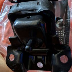 Chevy Silverado Engine Mount 