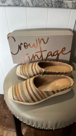 New Ladies Size 7 -$30.