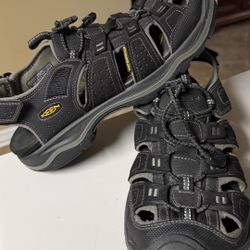 Keen Men’s Rialto Sandals black/gray size 9