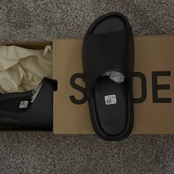 Adidas Yeezy Slide Onyx Size 11 FAST SHIPPING HQ6448