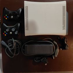 Xbox 360 Bundle 2 Controllers + Cables (Works, Disc Drive Issue)