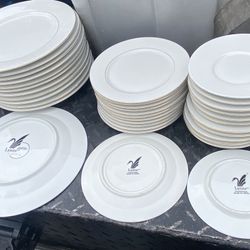 Lynn’s Rose Victoria 832 Stoneware Plates – Gold Trim – Excellent Condition  Beautiful Lynn’s Rose Victoria 832 stoneware set, made in China with eleg