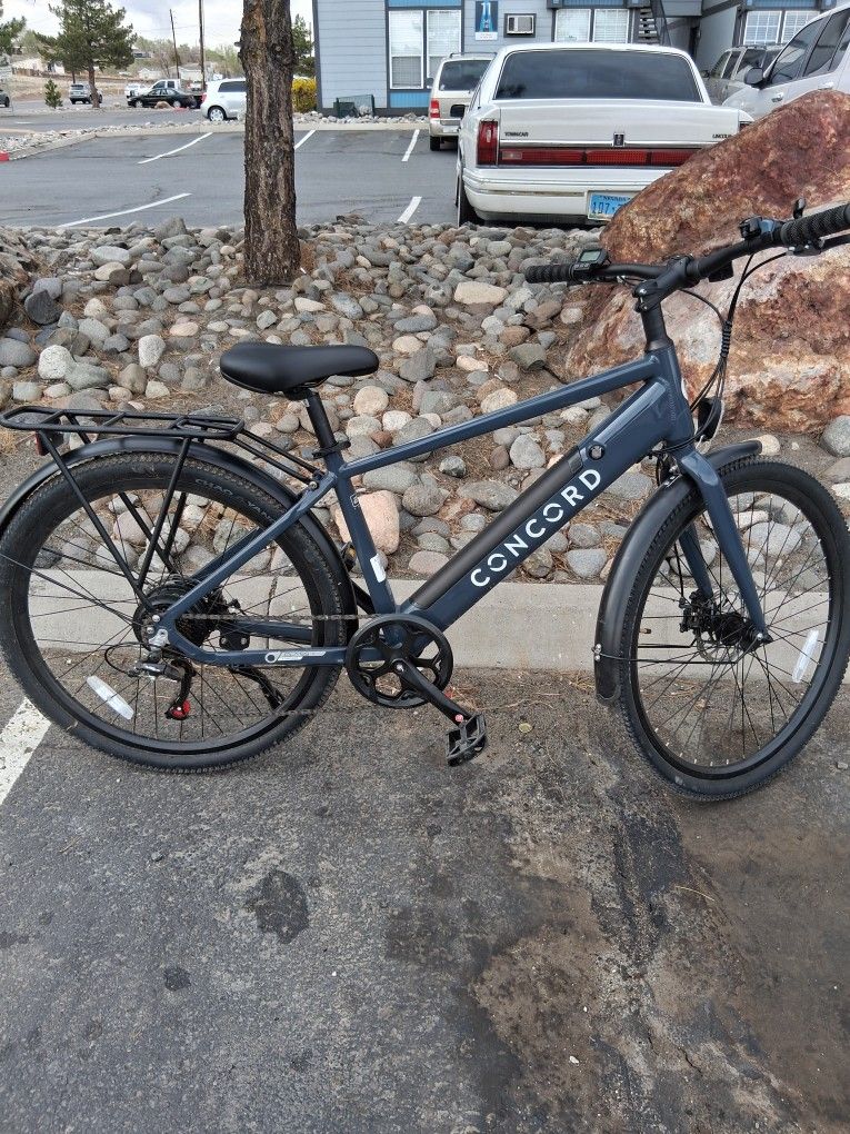 Concord,commutr, Grey,17in Frame 27.5 Wheels.