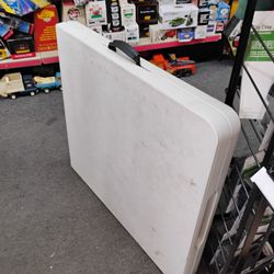 5 ft foldable White plastic table