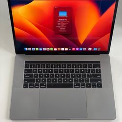 2017 Apple MacBook Pro 15’ i7 16GB Ram 512SSD