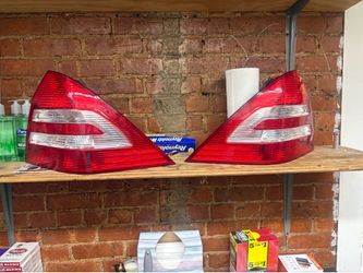 Mercedes benz tail light assembly pair