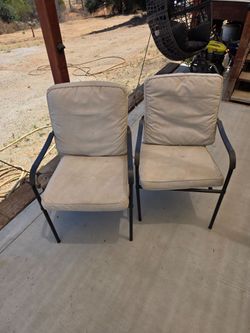 Set of 4 patio chairs