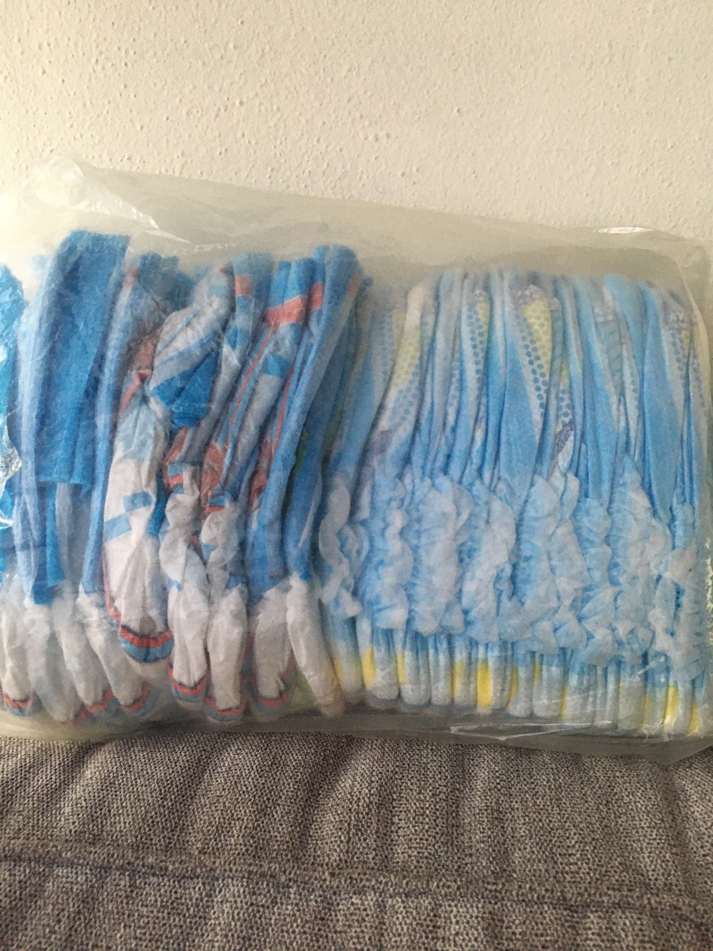 Mixed package of pull-ups diapers size 3-4