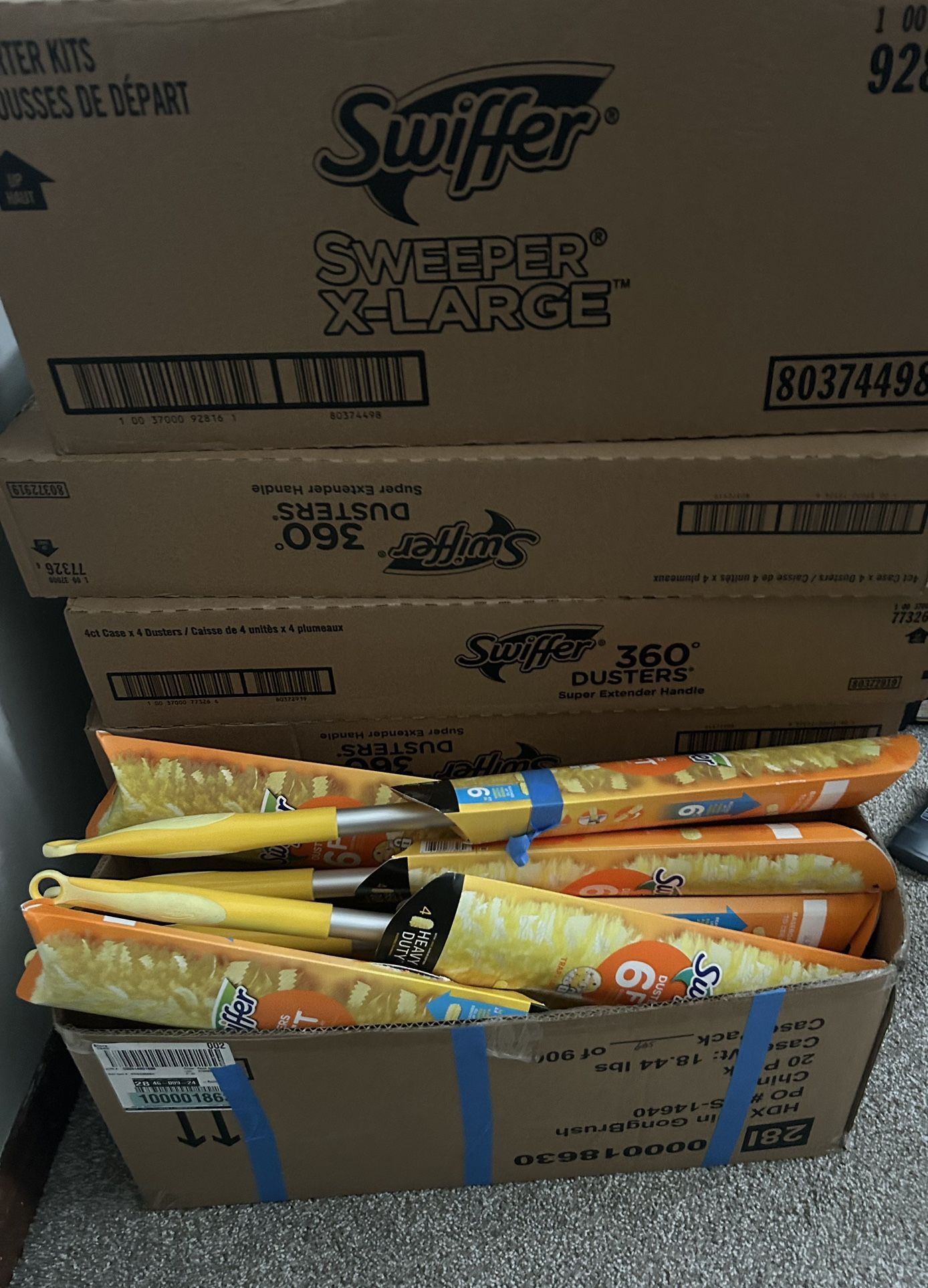 Swiffer Super Extendable Dusting Kit with Heavy Duty Refills 1-Handle plus 4-Dusters)