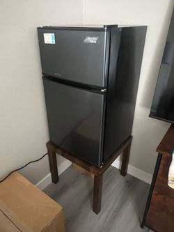 Mini fridge