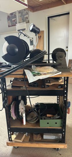 DELTA 8" Bench Grinder with Flex Lamp