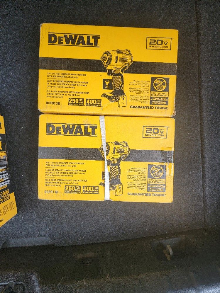 DEWALT 20-volt Max Variable Speed Brushless 3/8-in square Drive Cordless Impact Wrench