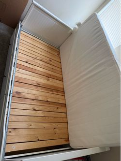 White Twin Kids Bed w/ 3 Drawers + Solid Wood Slats – Great Condition