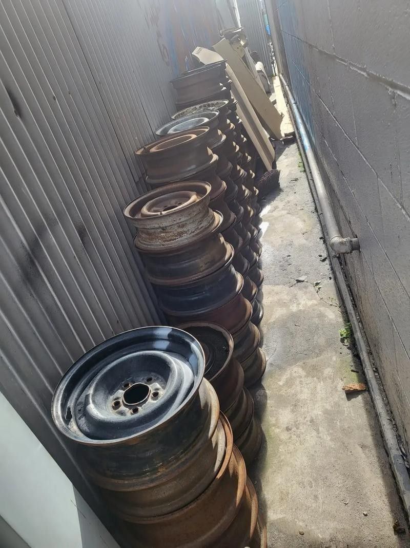 Ford Thunderbird 14" Rims and 15" Wheels
