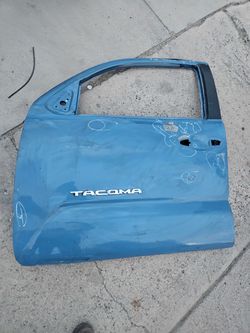 Toyota Tacoma left door Oem