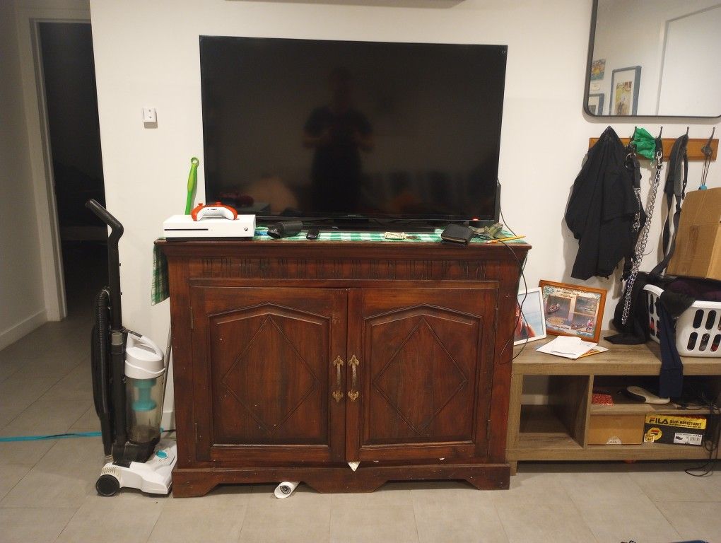 Wooden Cabinet 