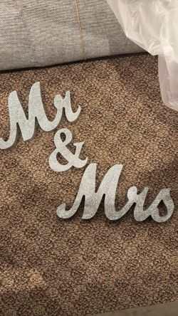 Mr & Mrs Sign