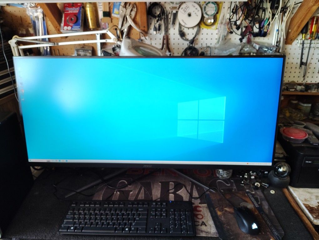 Gaming Monitors And Tower