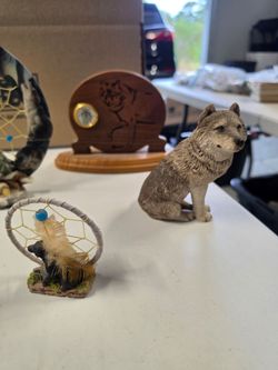 WOLF FIGURINE COLLECTION