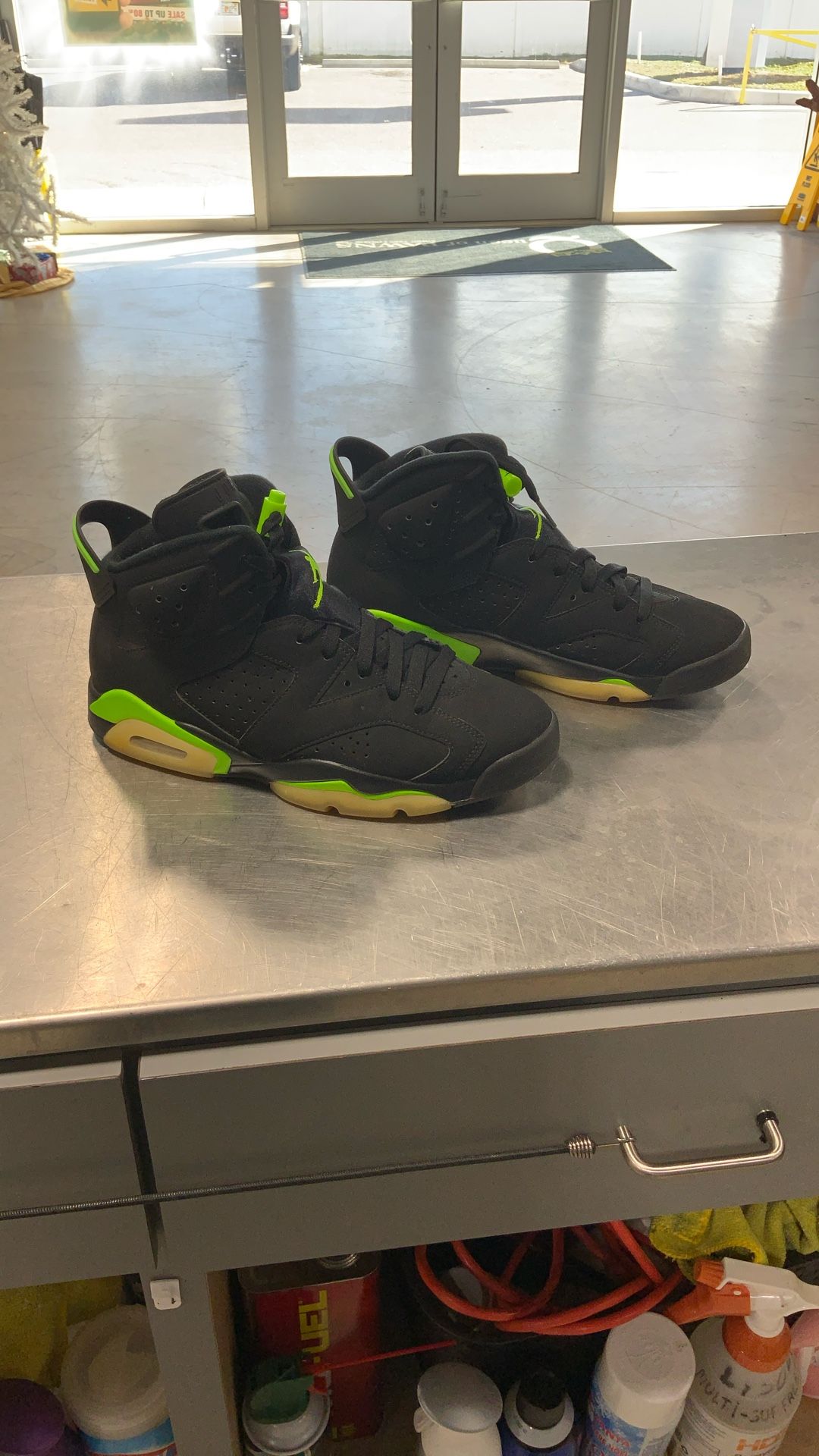 Jordan 6 Retro Electric Green Size 8.5