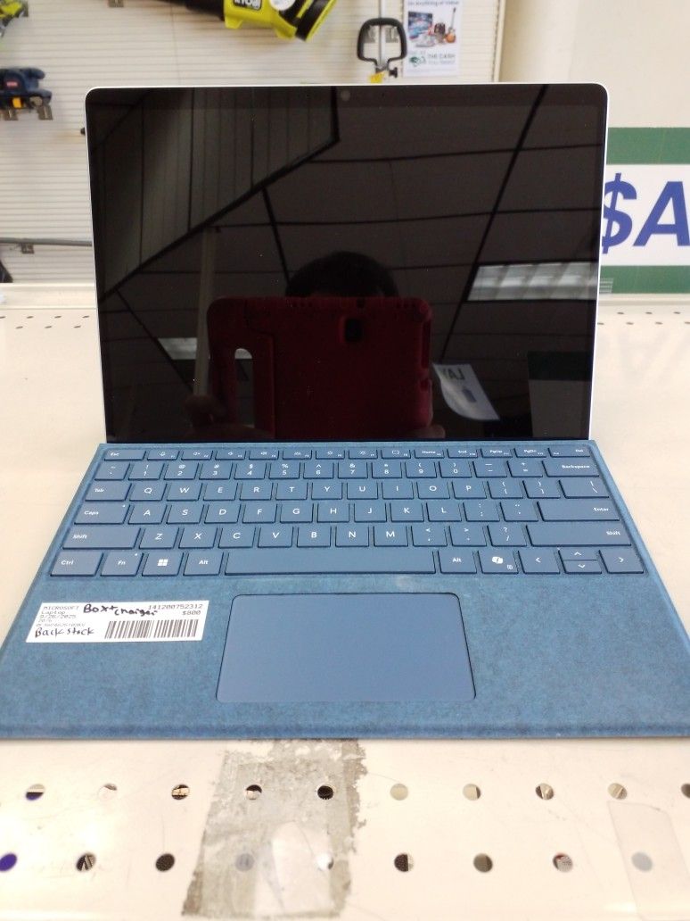 Microsoft Surface Pro Laptop With Keyboard and Charger 16gb Ram 256gb Storage