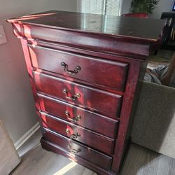 Dresser