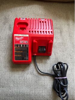 Milwaukee M12/M18 Multi-Voltage Battery Charger (Genuine OEM) – Excellent Condition