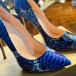 Gorgeous Blue Snake Skin Heels 
