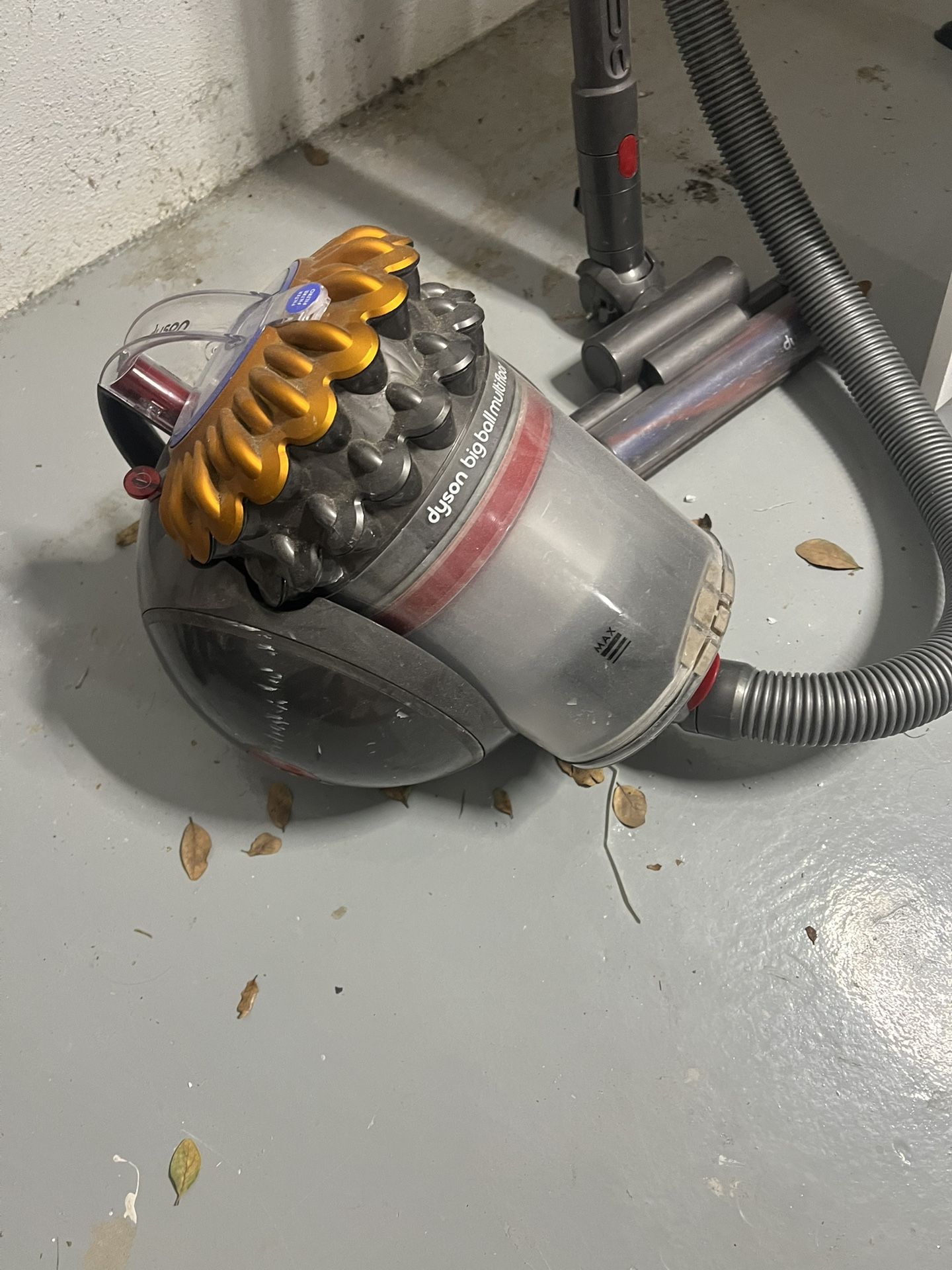 Dyson bigball multifloor vacuum