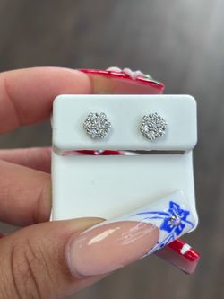 Vvs stud earrings