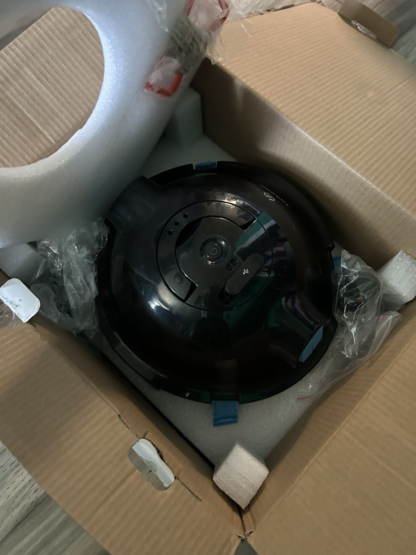 Pool Cleaning Robot Y10