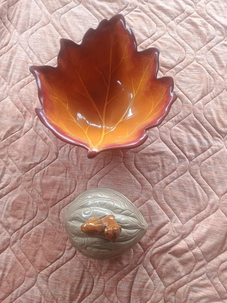 Vintage ceramic holiday bowls