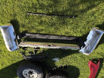 1990-95 Toyota 4runner rear bumper assembly.