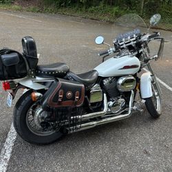 Street bike Honda 750 shadow spirit