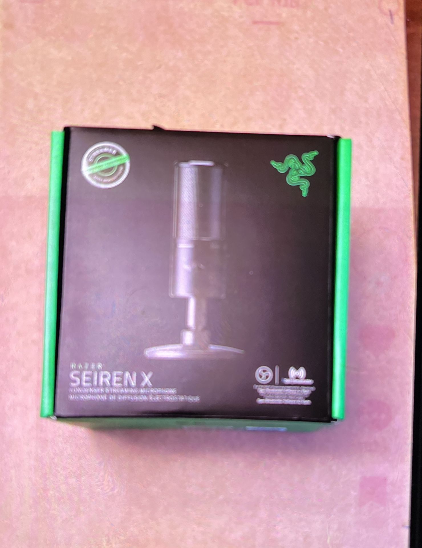 RAZER Seiren X Condenser Professional Streaming Microphone used in good condition without any damage is missing the stand
