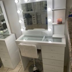 Small Makeup Vanity 
