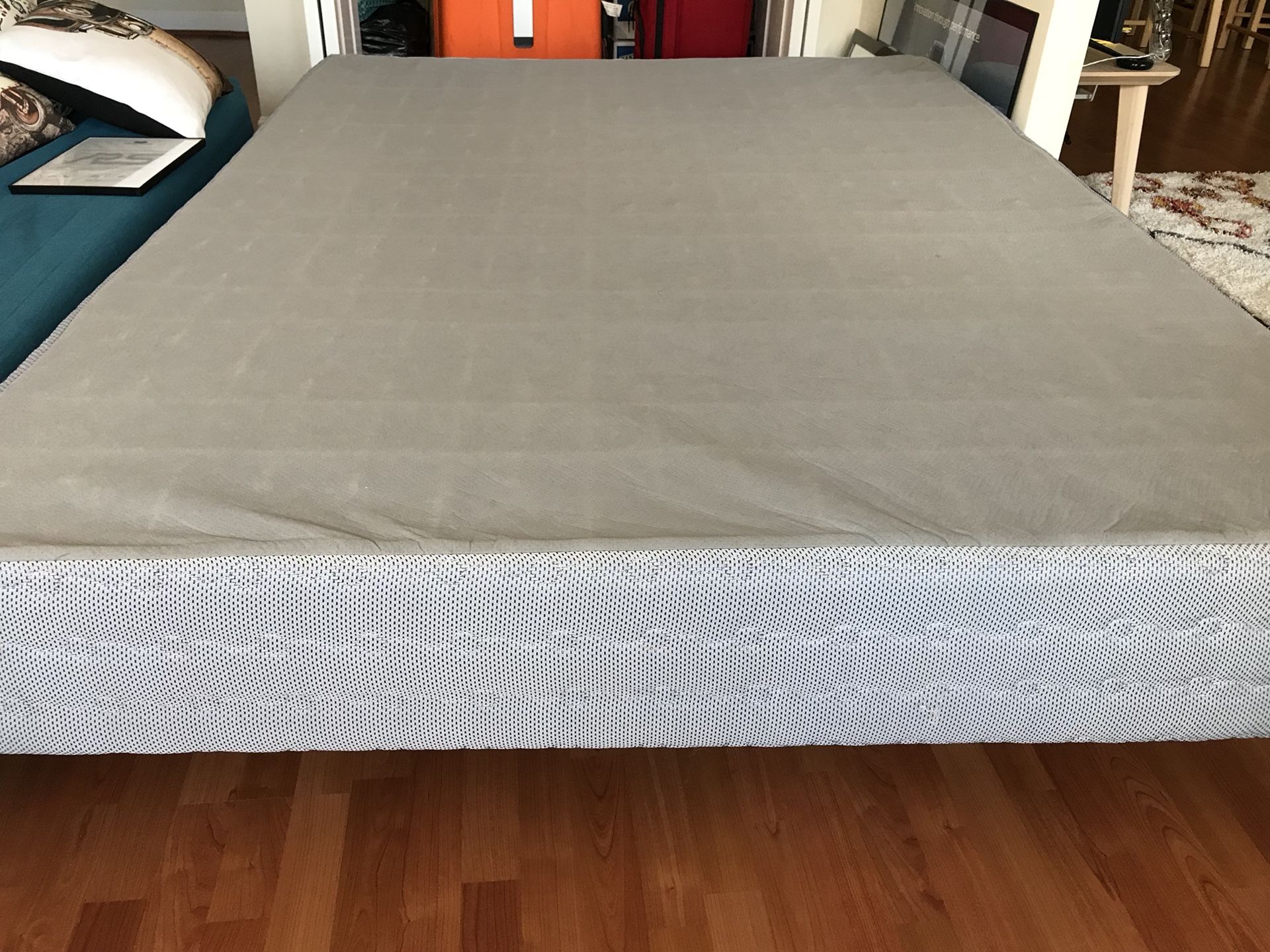 New Box Spring & Frame (Queen)