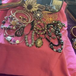 Good. Custome Jewelry .