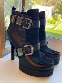 BCBG Generation Black Boots Size 7/5 M, Great Condition